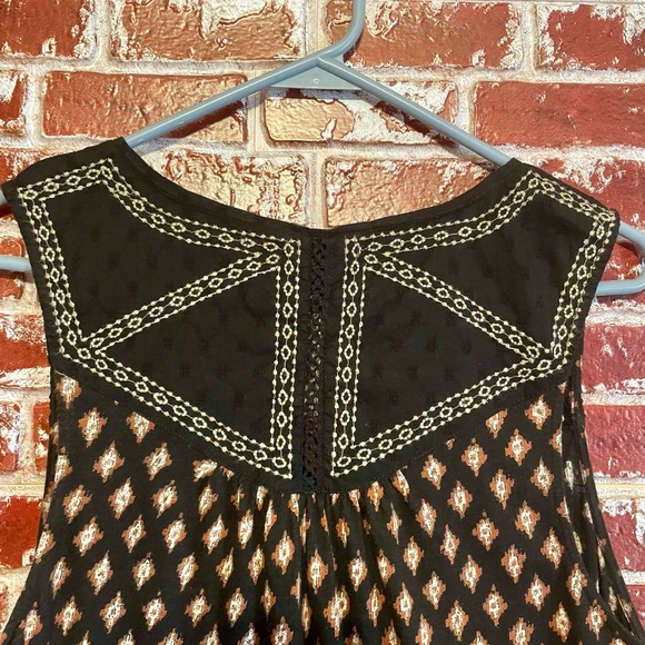 Lucky Brand Black Embroidered Sleeveless V-neck Top. Women’s L. - Picture 6 of 10